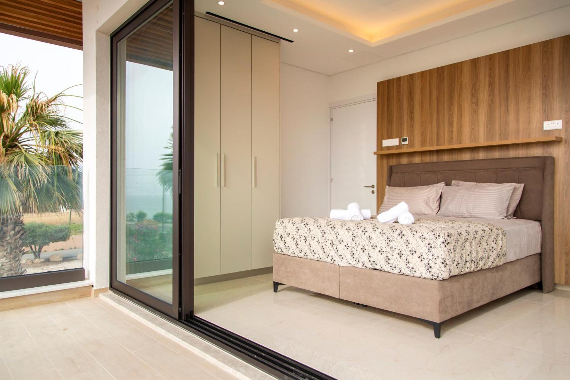 Santa Barbara Seafront Villas W Jacuzzi Pool Paphos Bagian luar foto