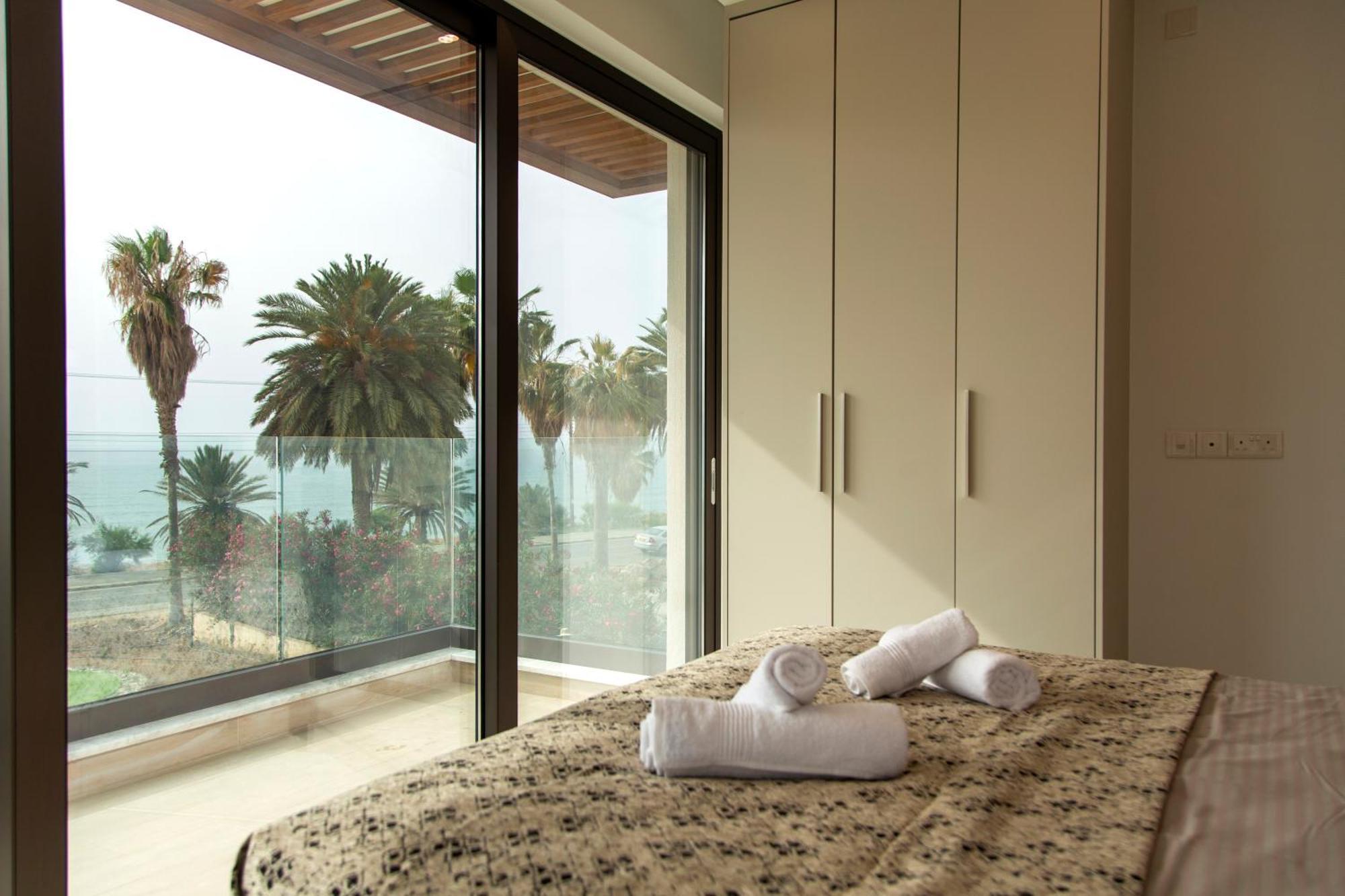 Santa Barbara Seafront Villas W Jacuzzi Pool Paphos Bagian luar foto