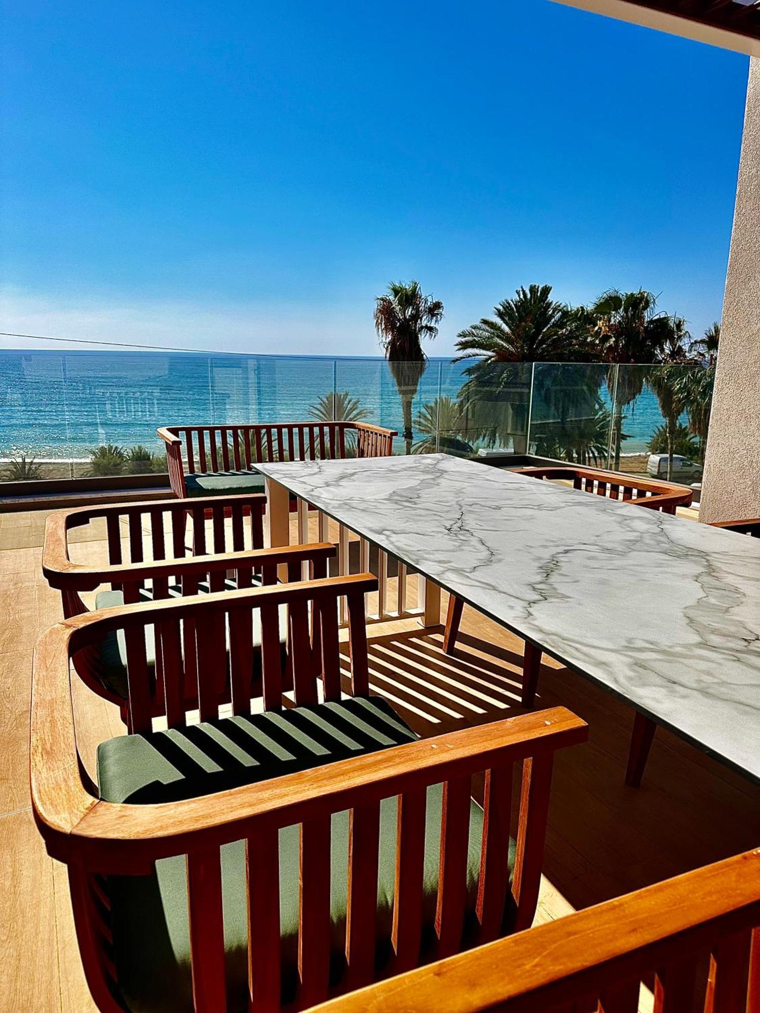 Santa Barbara Seafront Villas W Jacuzzi Pool Paphos Bagian luar foto