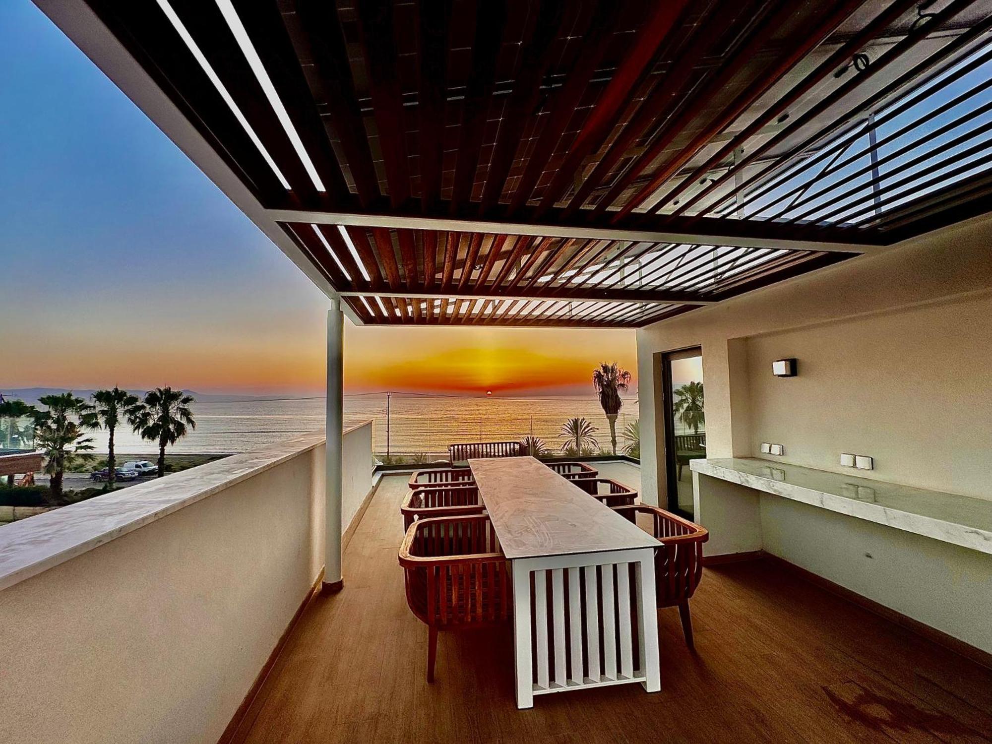 Santa Barbara Seafront Villas W Jacuzzi Pool Paphos Bagian luar foto