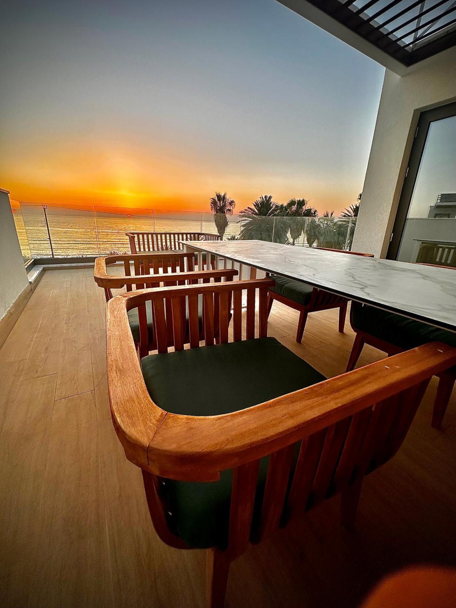 Santa Barbara Seafront Villas W Jacuzzi Pool Paphos Bagian luar foto
