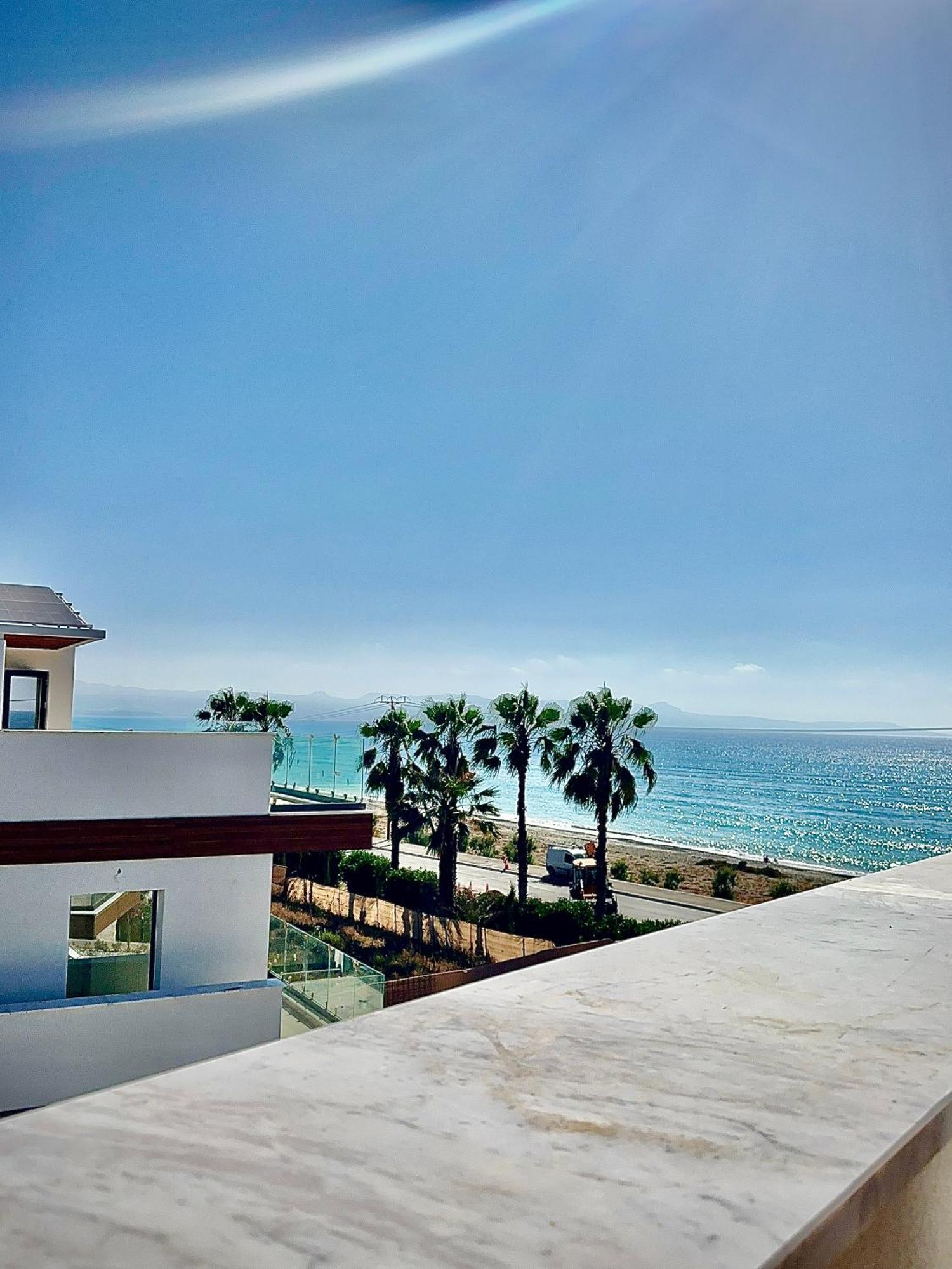 Santa Barbara Seafront Villas W Jacuzzi Pool Paphos Bagian luar foto