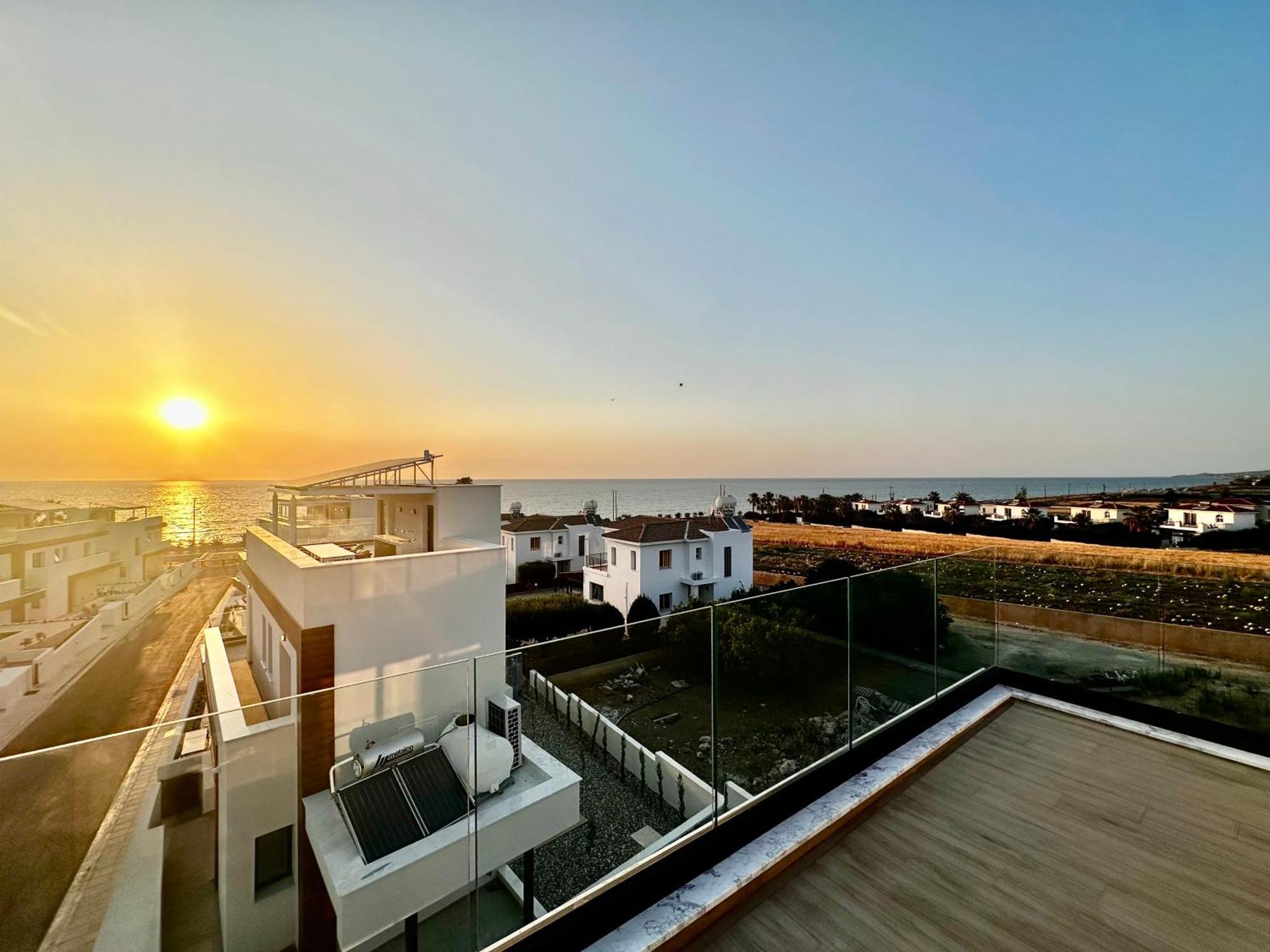 Santa Barbara Seafront Villas W Jacuzzi Pool Paphos Bagian luar foto