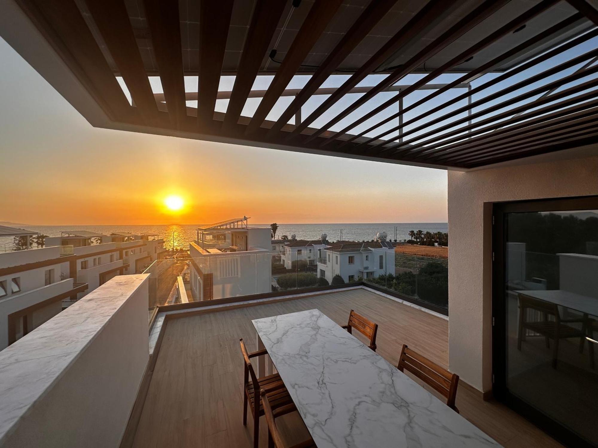 Santa Barbara Seafront Villas W Jacuzzi Pool Paphos Bagian luar foto