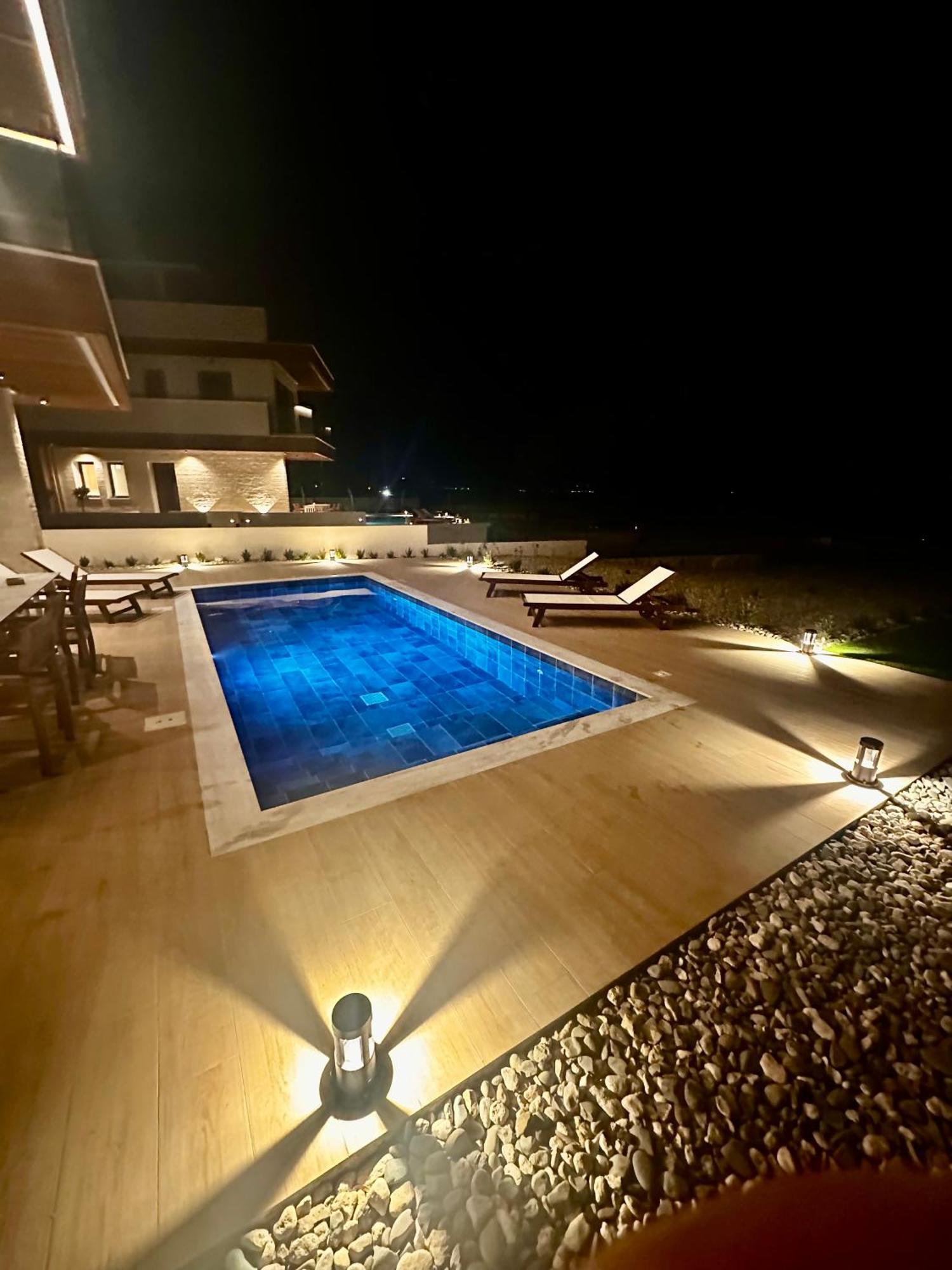 Santa Barbara Seafront Villas W Jacuzzi Pool Paphos Bagian luar foto