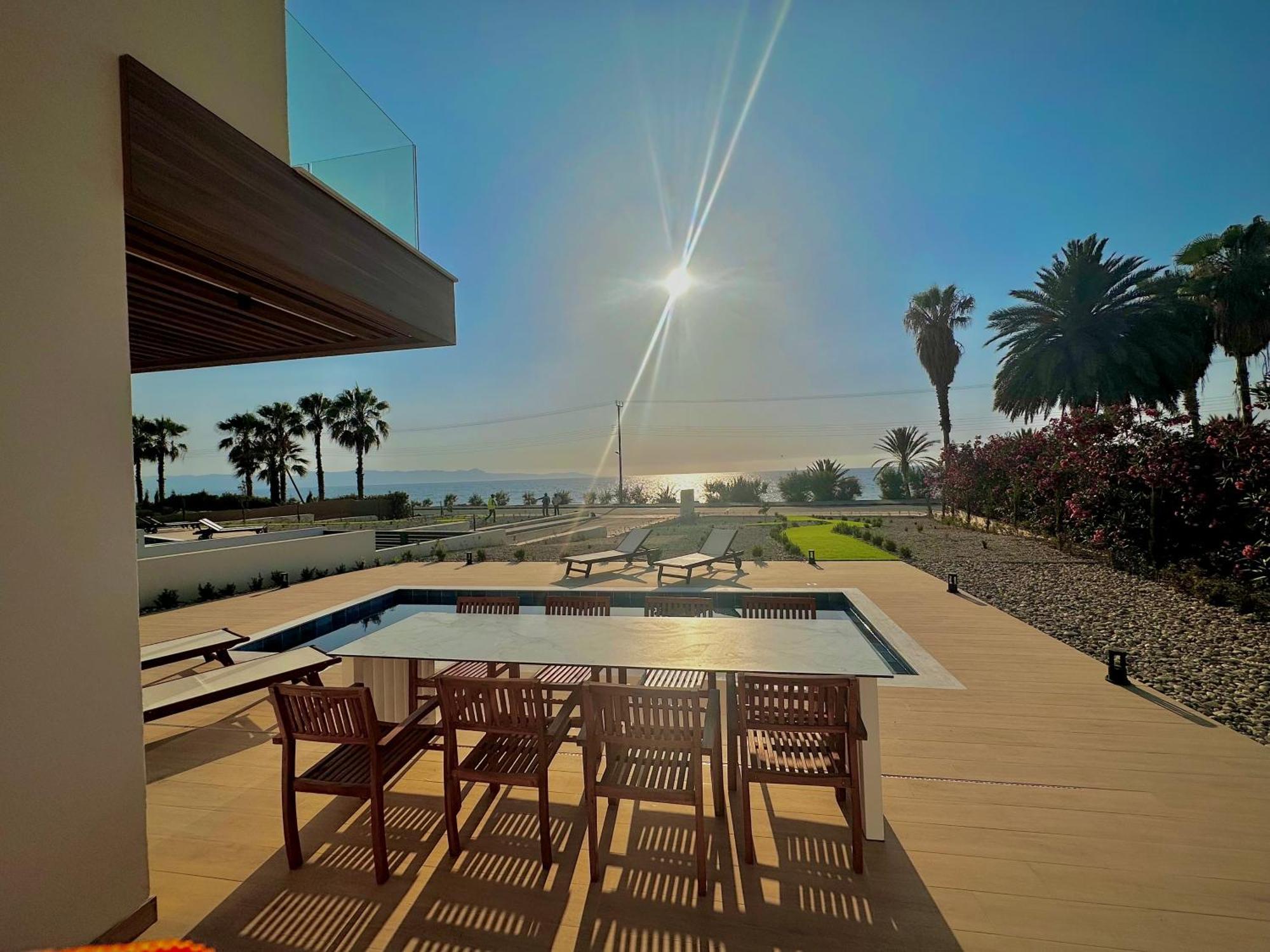 Santa Barbara Seafront Villas W Jacuzzi Pool Paphos Bagian luar foto