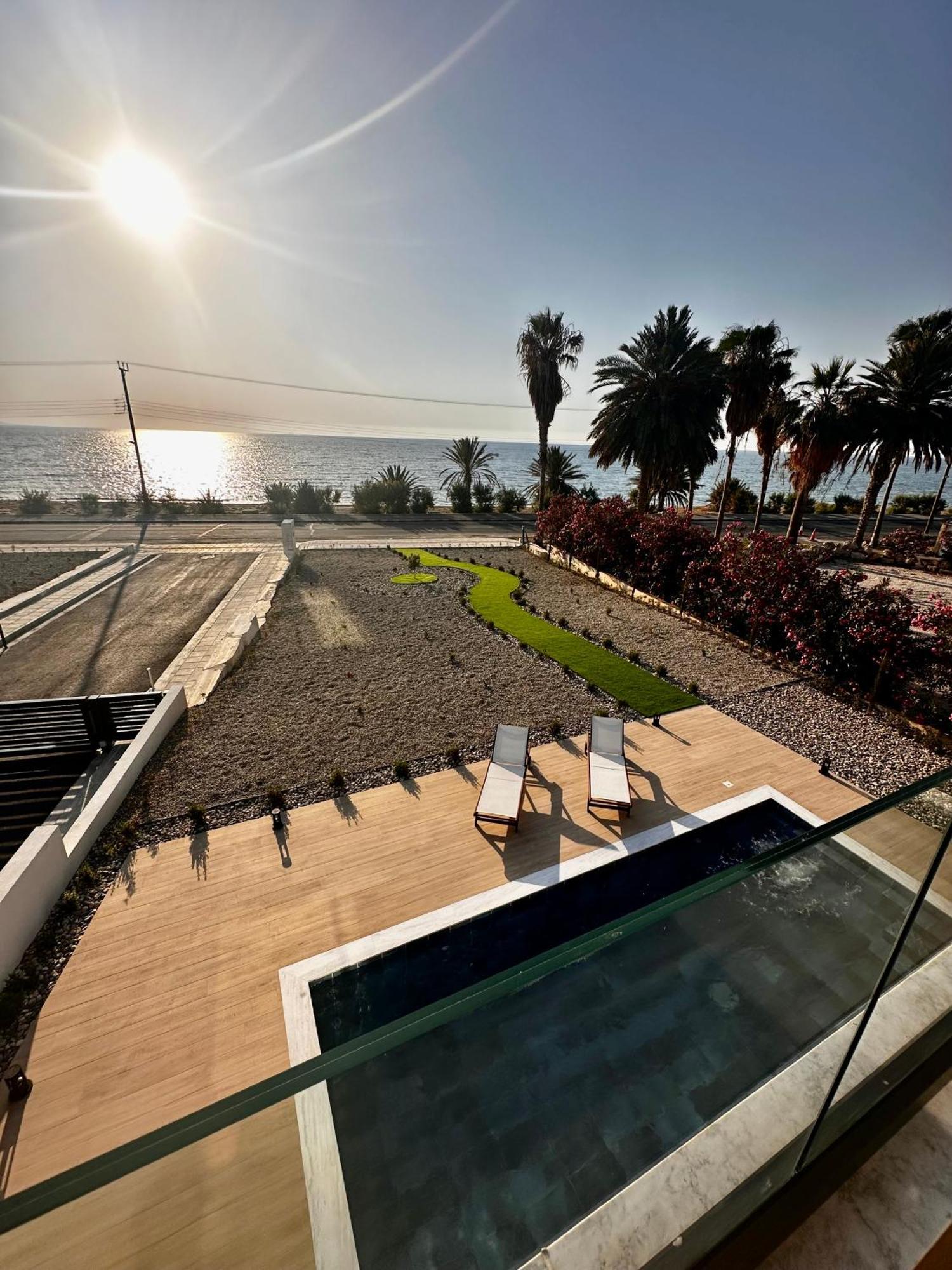 Santa Barbara Seafront Villas W Jacuzzi Pool Paphos Bagian luar foto
