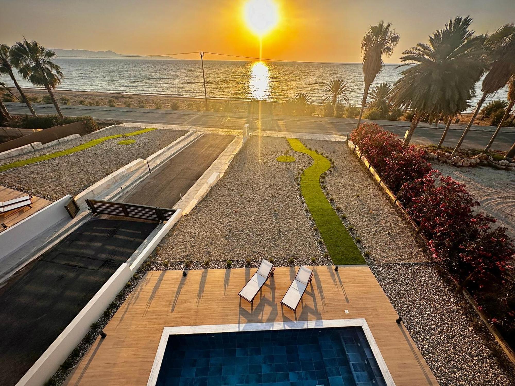 Santa Barbara Seafront Villas W Jacuzzi Pool Paphos Bagian luar foto