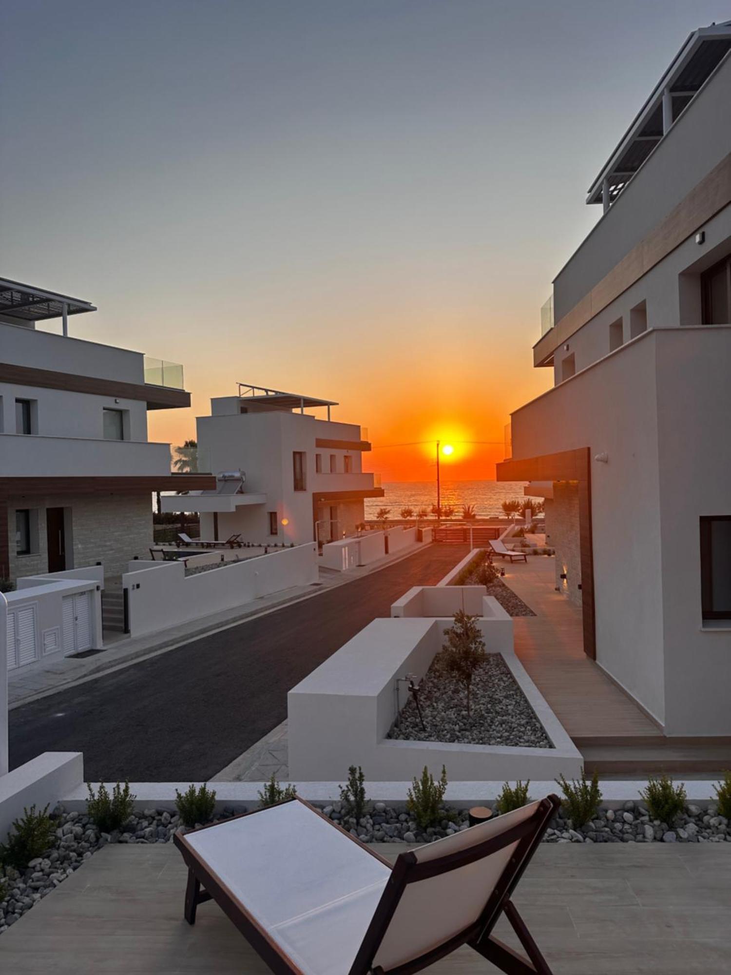 Santa Barbara Seafront Villas W Jacuzzi Pool Paphos Bagian luar foto